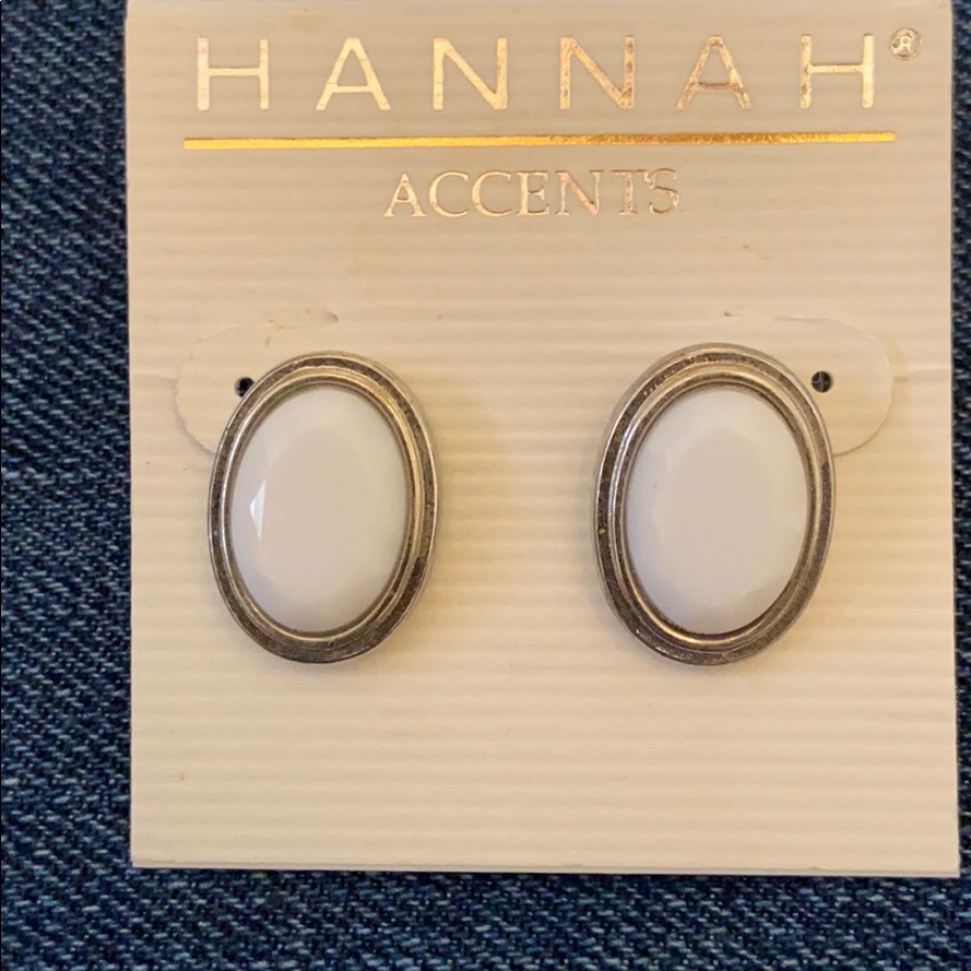 2 For 8 Hannah Accents Earrings 6$